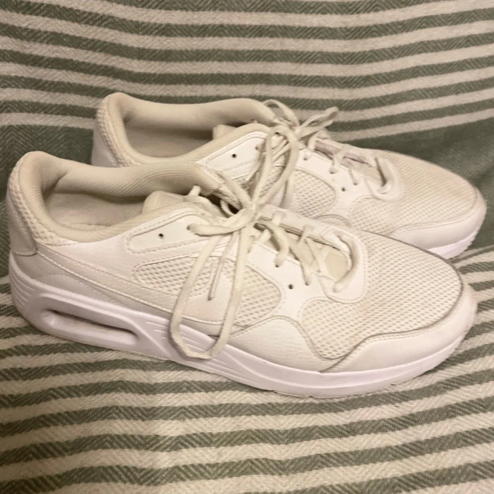 Nike White‎ on White Sneakers Size 11
